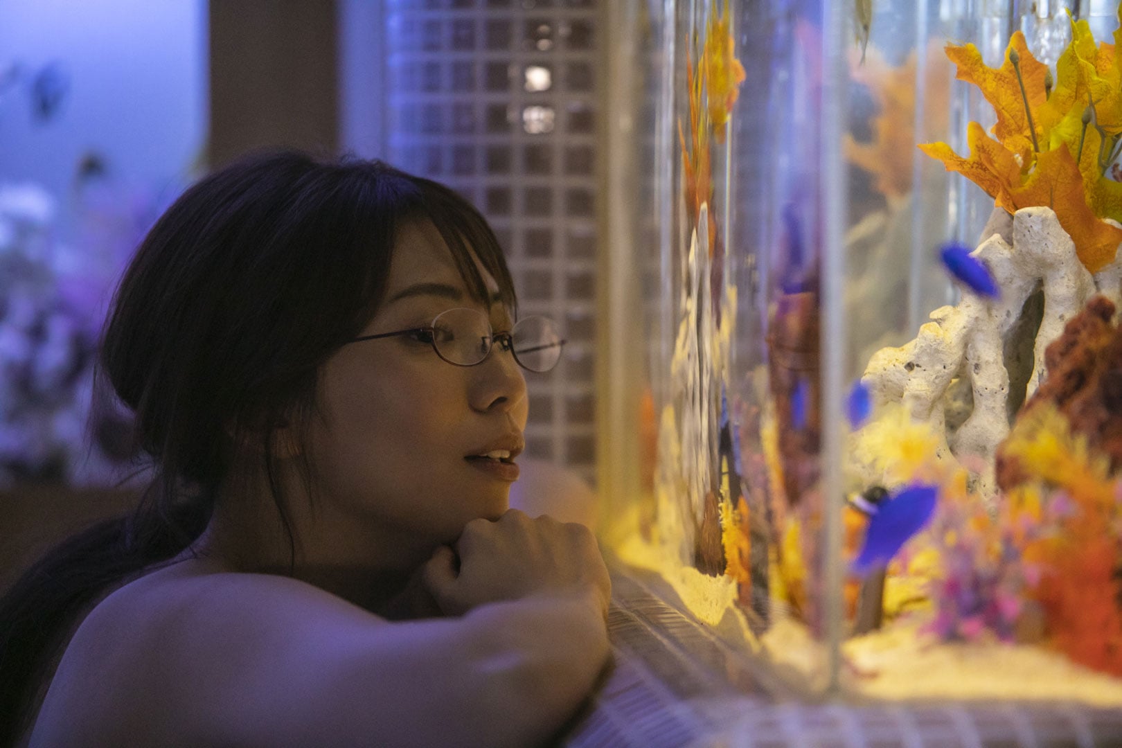 Female teacher closing the door โปสเตอร์